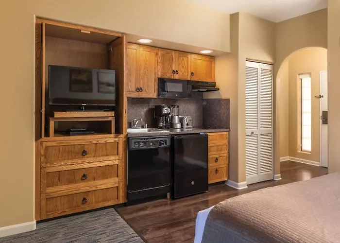 Beautiful In Legacy Golf - 2bd Sleeps Holiday home Phoenix