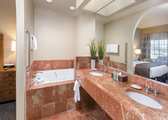 Beautiful In Legacy Golf - 2bd Sleeps Holiday home Phoenix